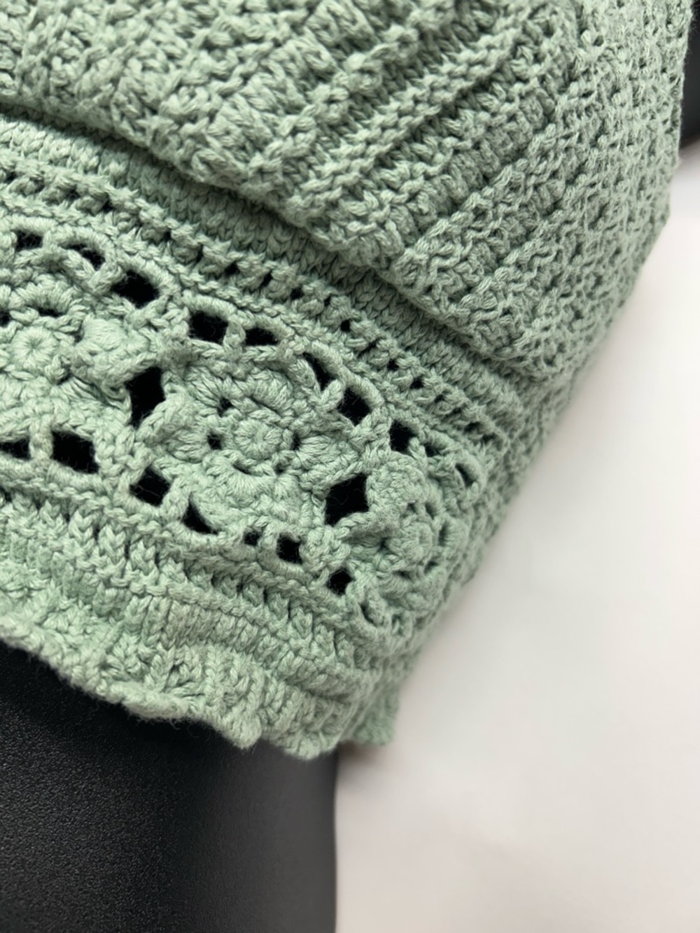 Hollister Cropped Knit - Light Sage xs 100% cotton Crochet-Style V-Neck Bralette - Picture 3 of 5